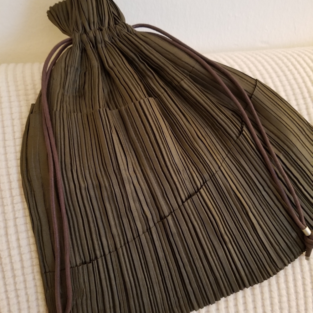 Issey Miyake satchel bag, rarely been used. - Picture 2 of 5